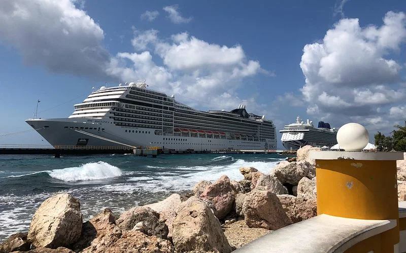 Cruise ships in Curaçao